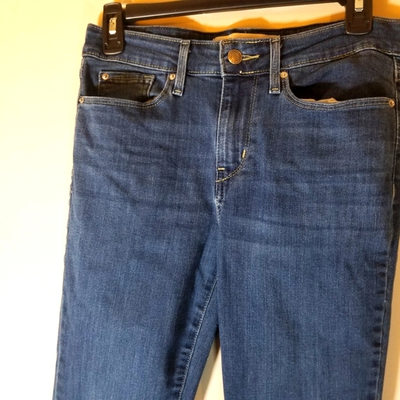 Signature Levi's Blue Jeans - Picture 2 of 7